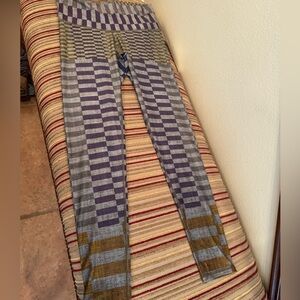 New With Tags Niyama Sol  "Rosita Quartz" Purple and Gray Patterned Leggings